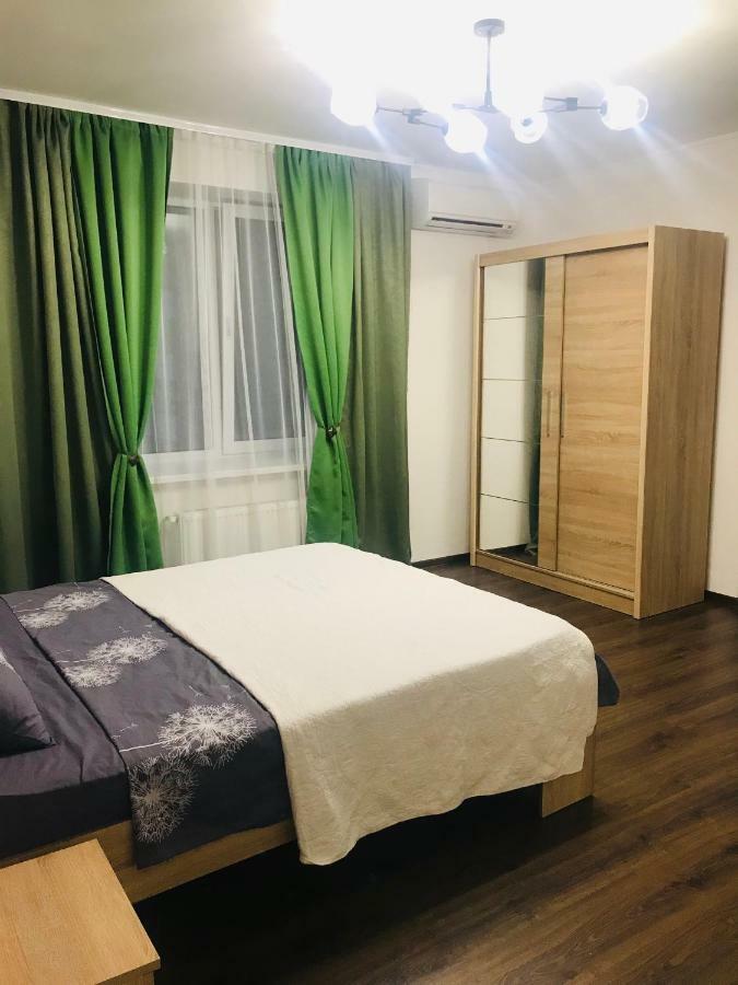 Naberezhna 10, Central Lutskアパートメント エクステリア 写真