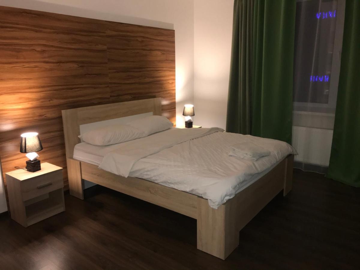 Naberezhna 10, Central Lutskアパートメント エクステリア 写真